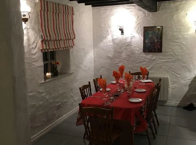 Дом отдыха Dunguaire Thatched *