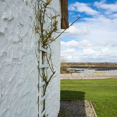 Vakantiehuis Dunguaire Thatched *