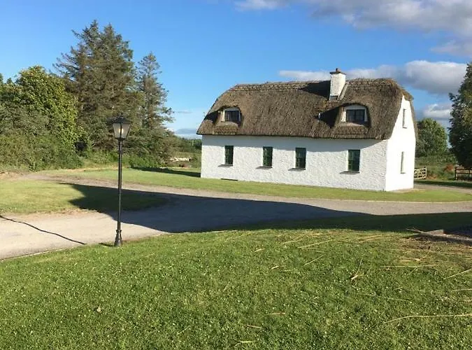 Dunguaire Thatched * Galway
