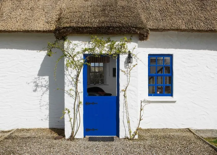 Semesterbostad Dunguaire Thatched *